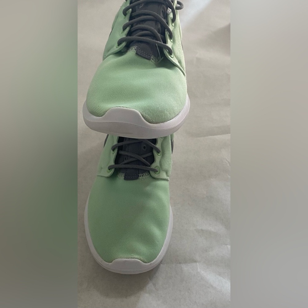 Nike Size 8 Roshe Two Athletic Green Gray Women's Sneaker Excellent Condition - Picture 12 of 13